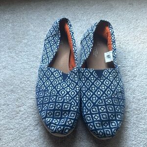 Toms Canvas Shoes
